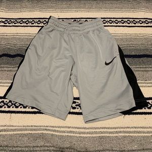 Nike Boy Basketball Shorts size XS Grey/Black